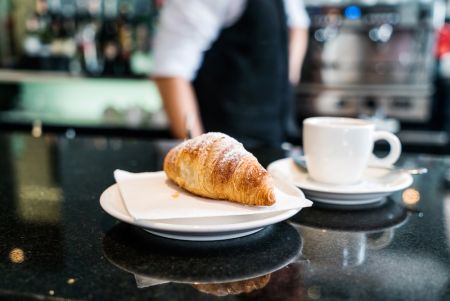 Παραμένουν ακριβά βασικά είδη διατροφής