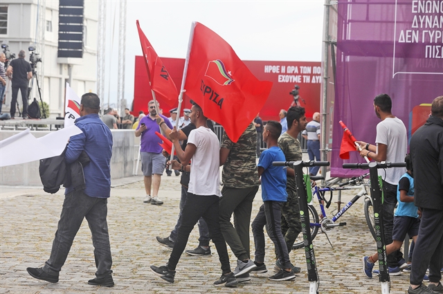 Οι άδειες πλατείες του Τσίπρα και οι Ρομά
