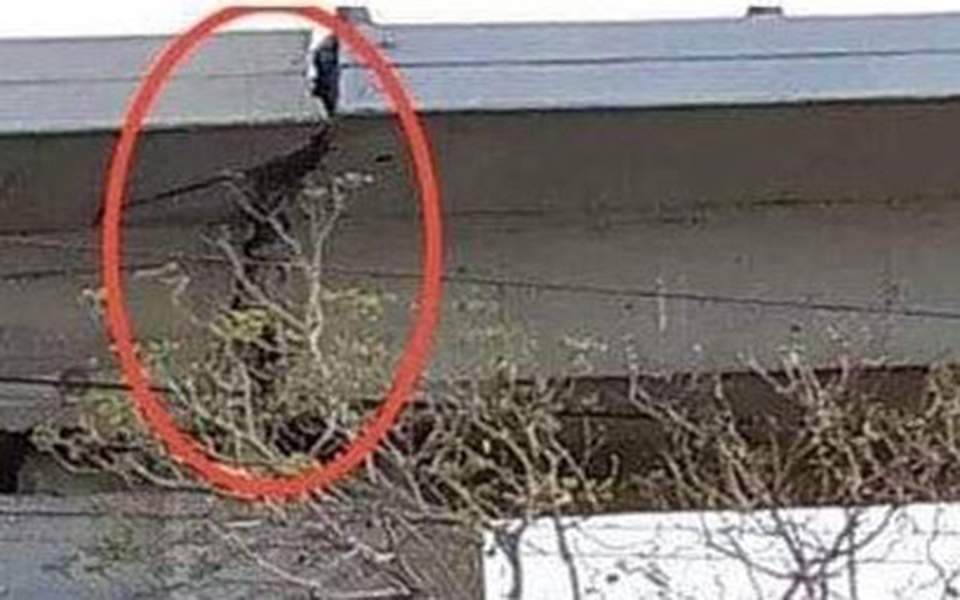 Φαληρικό Δέλτα: Καταγγελίες Τσελέντη για τεράστια ρωγμή στη γέφυρα