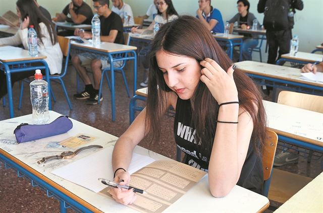 Πανελλαδικές: Σχέδιο «μπαίνουν όλοι στα Πανεπιστήμια»