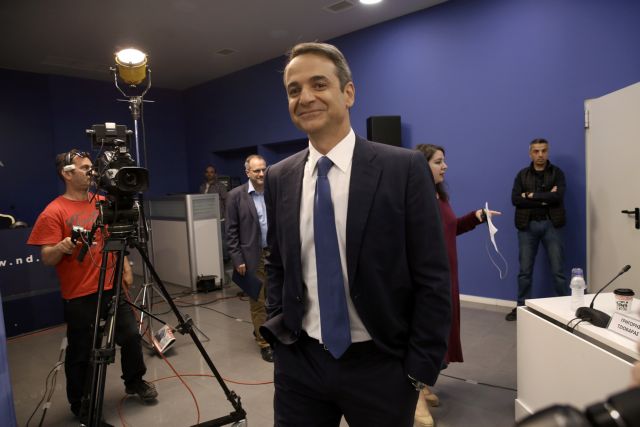 Mitsotakis charges Tsipras skewed his remarks about seven-day work