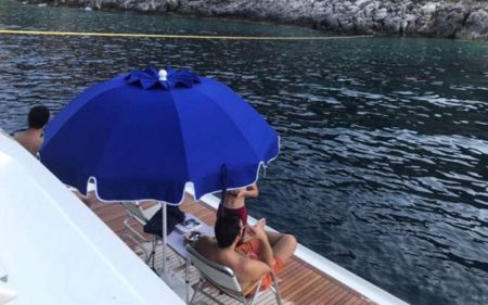 Κι άλλοι με το κότερο – Χλιδάτες διακοπές με την άδεια του πρωθυπουργού