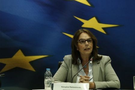 Κατέβασε η κυβέρνηση στο 13% τον ΦΠΑ για τον καφέ και το τσάι στο ράφι