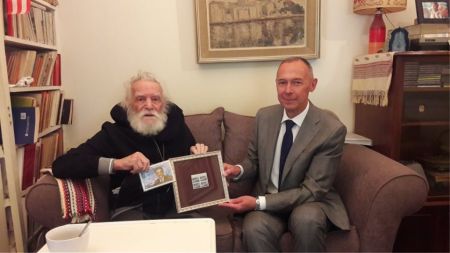 Μανώλης Γλέζος: Τιμήθηκε από τη Ρωσία