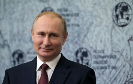 Πούτιν – Πομπέο συναντώνται για τη «σταθεροποίηση» των διμερών σχέσεων