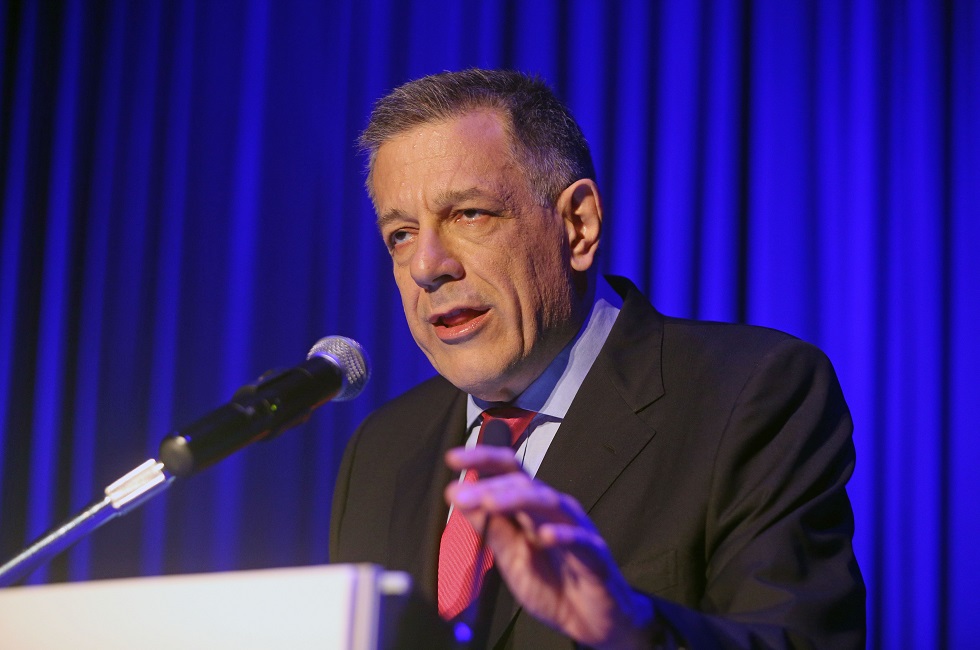 Ταχιάος : «Δεν έχουν θέση οι σημαίες των ομάδων στο Δημαρχείο»