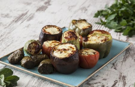 Γεμιστά με κιμά και κρέμα γιαουρτιού