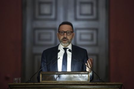 Stournaras sees danger of fiscal derailment with handouts