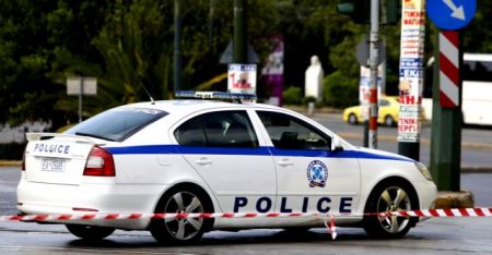 Θεσσαλονίκη : Εβαλαν γκαζάκια στην είσοδο του δημαρχείου