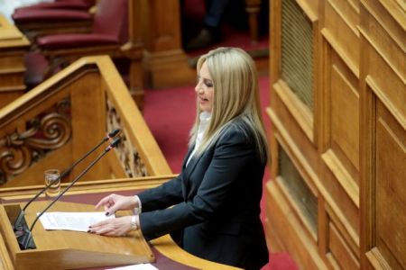 Σκληρή επίθεση Γεννηματά σε Τσίπρα – Μητσοτάκη :  Οι δύο όψεις της συντήρησης