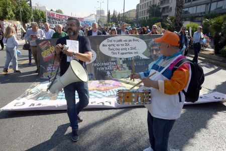 Με… πούρα και καραβάκια η πορεία της ΠΟΕΔΗΝ