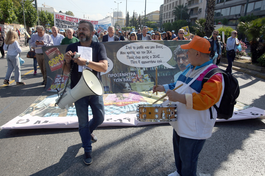 Με… πούρα και καραβάκια η πορεία της ΠΟΕΔΗΝ