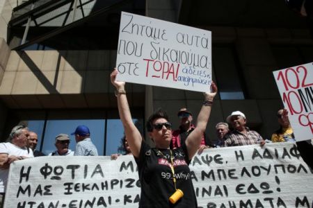 Πυρόπληκτοι – Μάτι: «Η φωτιά μας έκαψε, η αδιαφορία μας ξεκληρίζει»