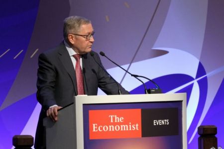 Καρφί από τον Ρέγκλινγκ : Με τις παροχές διακινδυνεύεται η επίτευξη των πλεονασμάτων