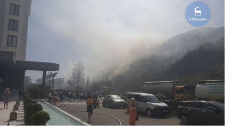 Ρόδος: Φωτιά στο Φαληράκι