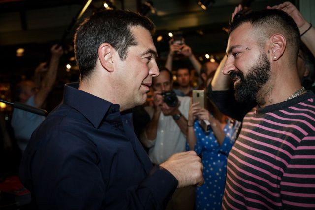 Οταν ο ράπερ Υποχθόνιος εξηγεί στον Τσίπρα τι σημαίνει… «Mama?»