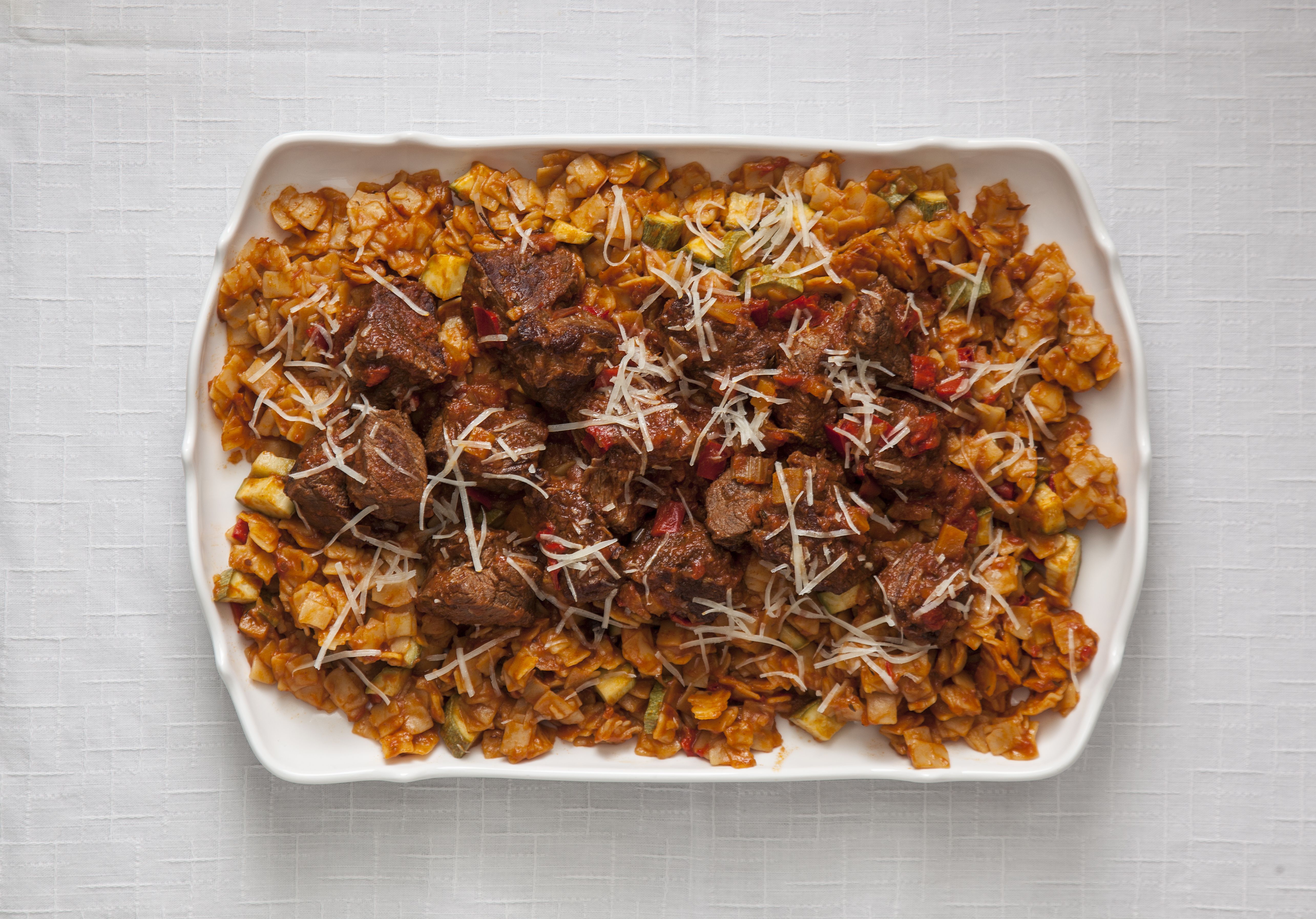 Μοσχαράκι με κολοκυθάκια και χυλοπίτες