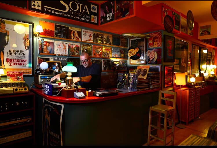 Δημήτρης Χατζής : Συγκίνηση και θλίψη για τον μουσικό που πέθανε στην σκηνή