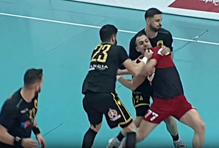 Παρ’ ολίγον σύρραξη στον πρώτο τελικό Ολυμπιακός – ΑΕΚ