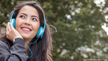 Deutsche Welle: Βινύλιο, CD, streaming – και μετά τί;