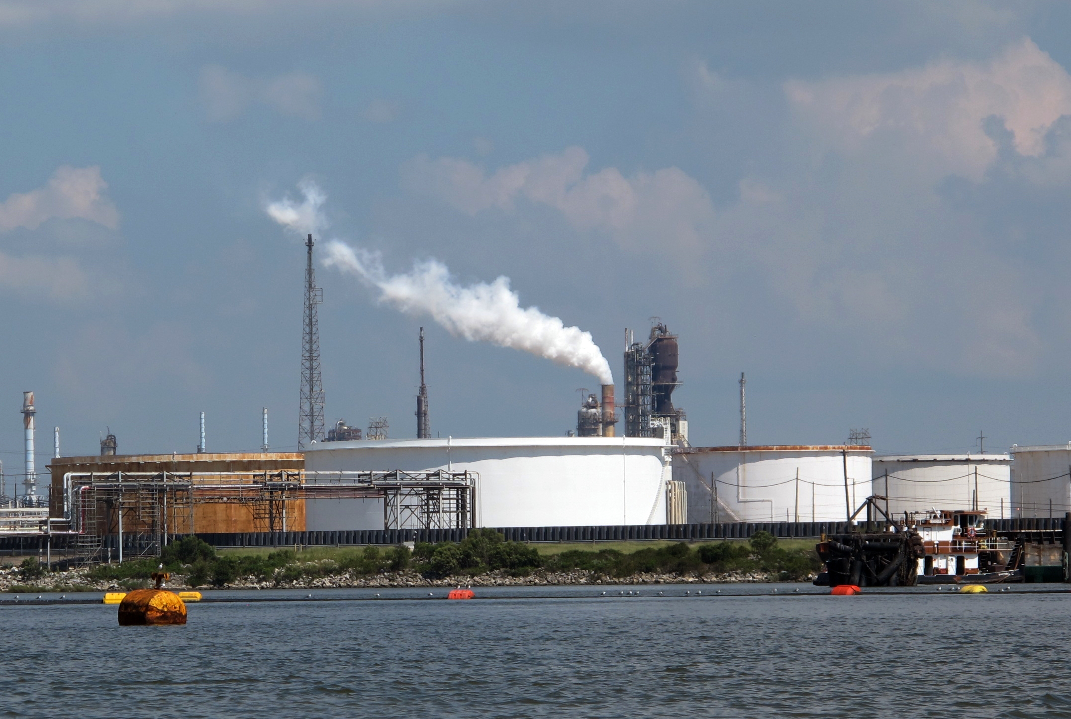 Η Exxon Mobil αποσύρει στελέχη απο τις γεωτρήσεις στο Ιράκ