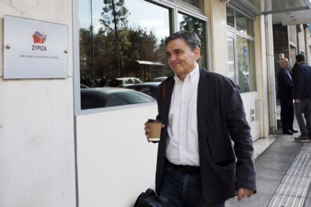 Ο Τσακαλώτος πανηγυρίζει τα μέτρα ελάφρυνσης και την κουτσουρεμένη «13η σύνταξη»