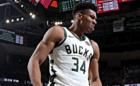 Και ρολάρει και καρφώνει και ταπώνει ο Γιάννης!