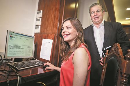 Ψάχνουν καταφύγιο στις δόσεις