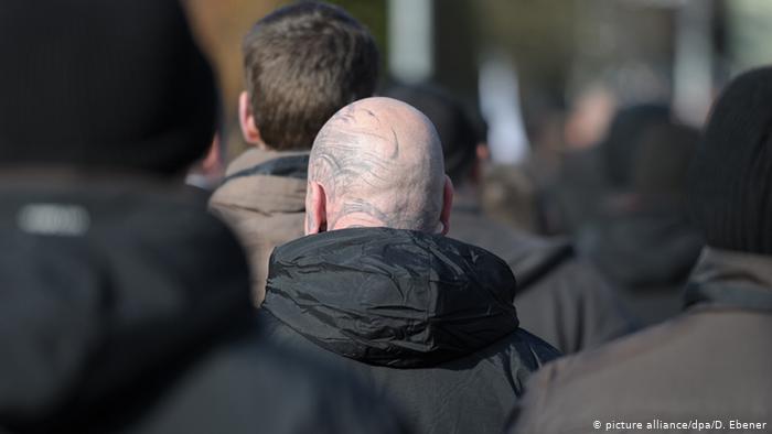 Πώς πρέπει να αντιμετωπίζονται οι ακροδεξιοί;