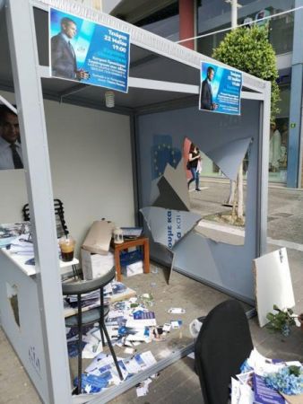 Επίθεση σε εκλογικό περίπτερο της ΝΔ στο Περιστέρι – Εκτεταμένες ζημιές