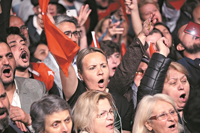 Απατηλή η ανάκαμψη της τουρκικής οικονομίας