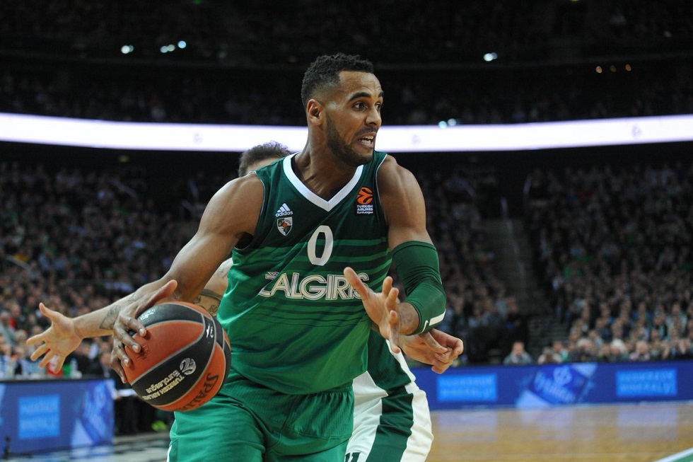 Ζαλγκίρις – Ντέιβις : «Δεν έχω υπογράψει στη Ρεάλ Μαδρίτης»