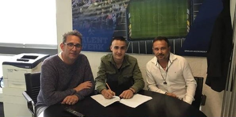 Ποιος νεαρός Έλληνας υπέγραψε στη Μπόχουμ