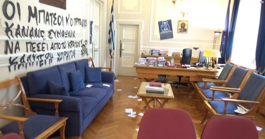 Εισβολή αγνώστων στο γραφείο του Πρύτανη του ΟΠΑ