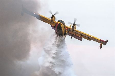 Καθηλωμένα πάνω από τα μισά πυροσβεστικά