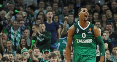 Κάνει πίσω για Ντέιβις η Ρεάλ, βγαίνει μπροστά η ΤΣΣΚΑ Μόσχας