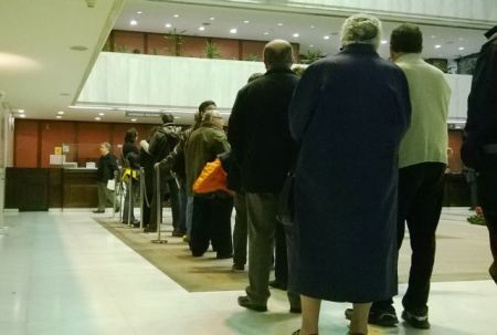 «Βροχή» πληρωμών επιδομάτων και συντάξεων : Ποιοι θα δουν λεφτά στους λογαριασμούς τους