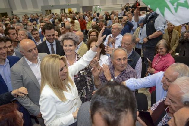 Γεννηματά: Δεν μπορεί ο Τσίπρας να μας κουνάει το δάχτυλο