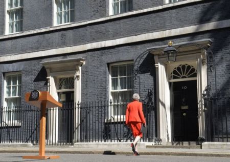 Βρετανία: Την παραίτηση της Μέι ακολουθεί σκληρό Brexit;