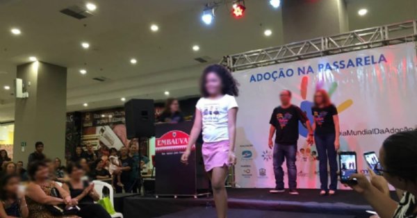Σκηνές από σκλαβοπάζαρα στη Βραζιλία : Πασαρέλα παιδιών υπό υιοθεσία