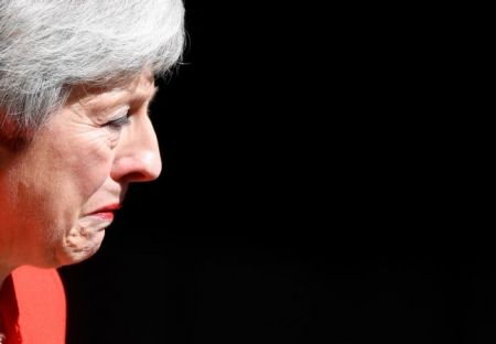 Βρετανία : Με δάκρυα παραιτήθηκε η Μέι – Φεύγει στις 7 Ιουνίου