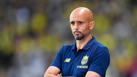 Γιατί η ΑΕΚ δίνει τα κλειδιά στον Καρντόσο