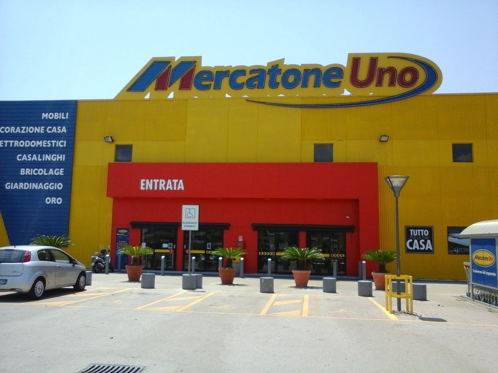 Ιταλία: Ξαφνικό λουκέτο σε αλυσίδα πολυκαταστημάτων