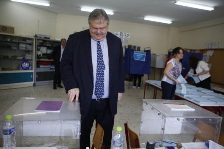 Βενιζέλος: Καθοριστική για τη μοίρα του τόπου η σημερινή αναμέτρηση