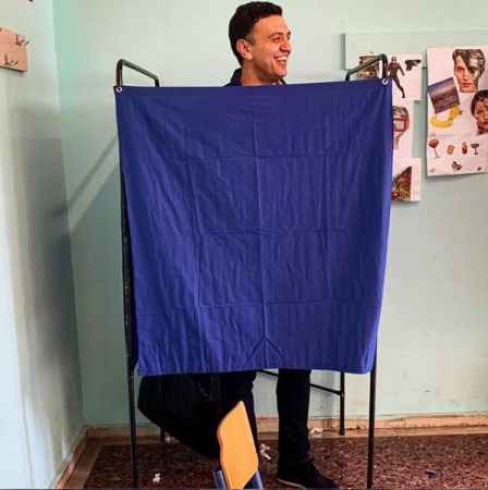 Ψήφισε ο Βασίλης Κικίλιας – Μαζί του η Τζένη Μπαλατσινού