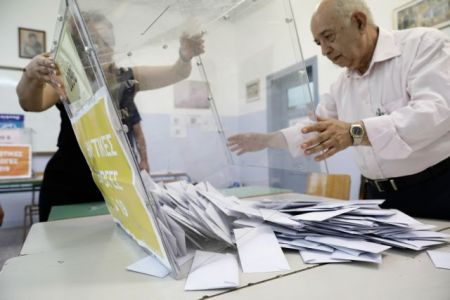 Ετσι ψήφισαν δημόσιοι υπάλληλοι και αυτοαπασχολούμενοι