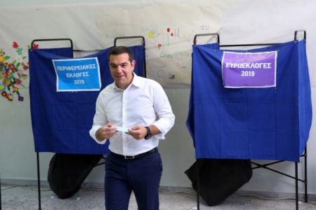 Ψήφισε ο Αλέξης Τσίπρας – «Ημέρα ευθύνης των πολλών για τα μέτρα»