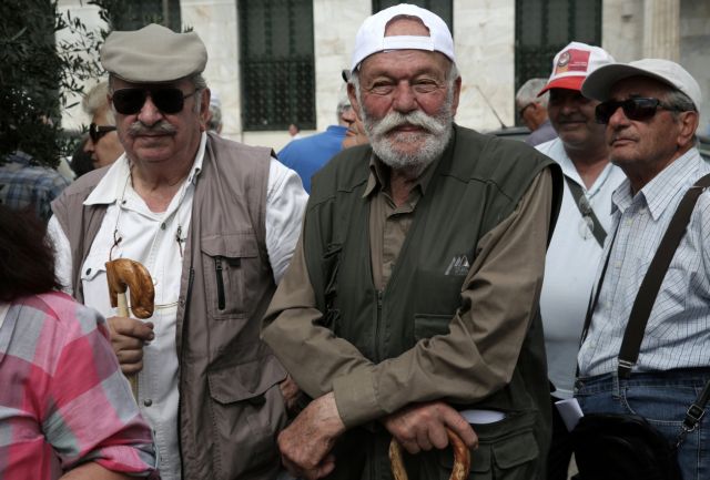 «Μαύρο» στον Τσίπρα από συνταξιούχους – Δεν τους έπεισε η 13η σύνταξη