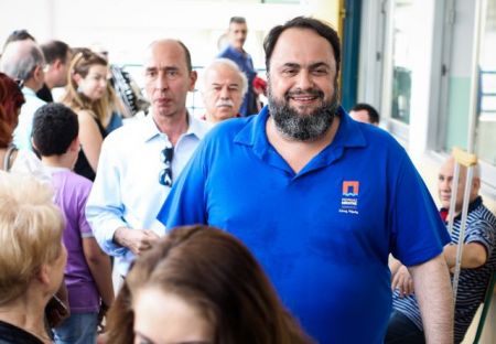 Θερμή υποδοχή του Βαγγέλη Μαρινάκη στον Πειραιά