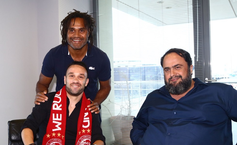 Παρουσία Μαρινάκη και Καρεμπέ υπέγραψε ο Βαλμπουενά (pics)